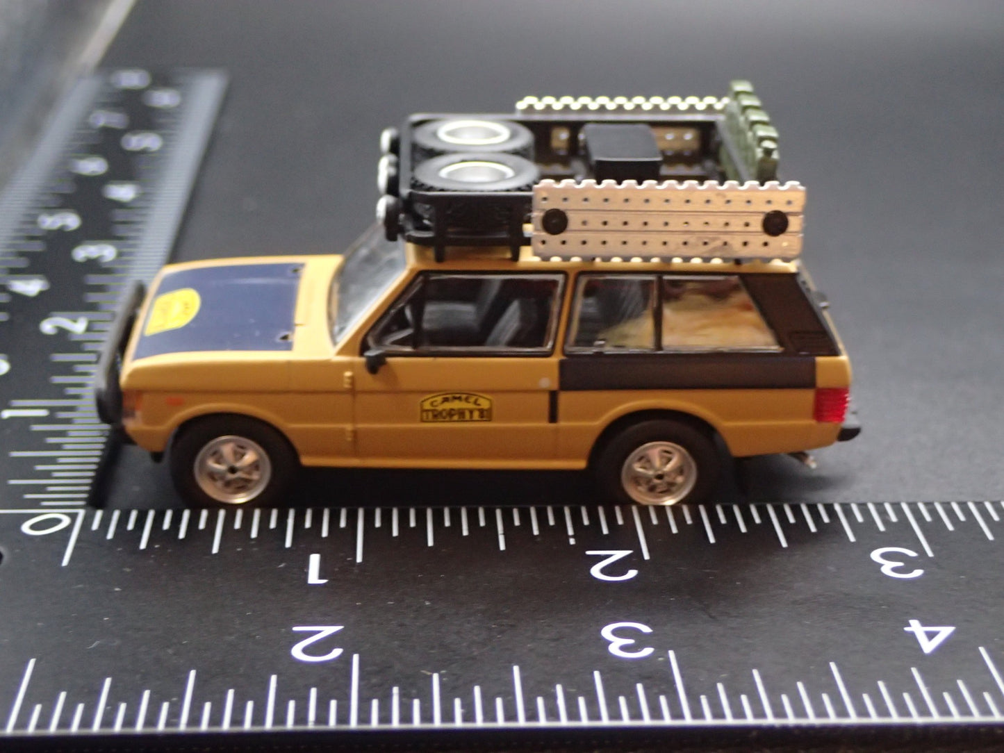 1970-1994 RANGE ROVER CAMEL TROPHY 1981 1/64 SCALE DIORAMA DIECAST MODEL CAR