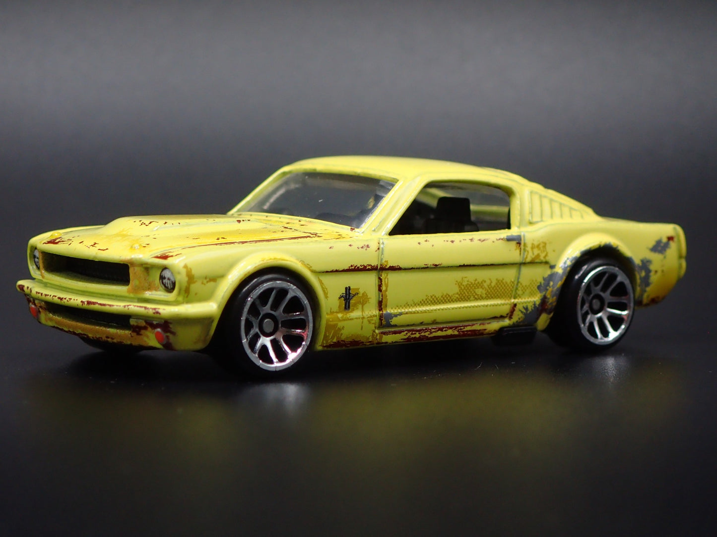 1965 65 FORD MUSTANG 2+2 FASTBACK BARN FIND 1:64 SCALE DIORAMA DIECAST MODEL CAR