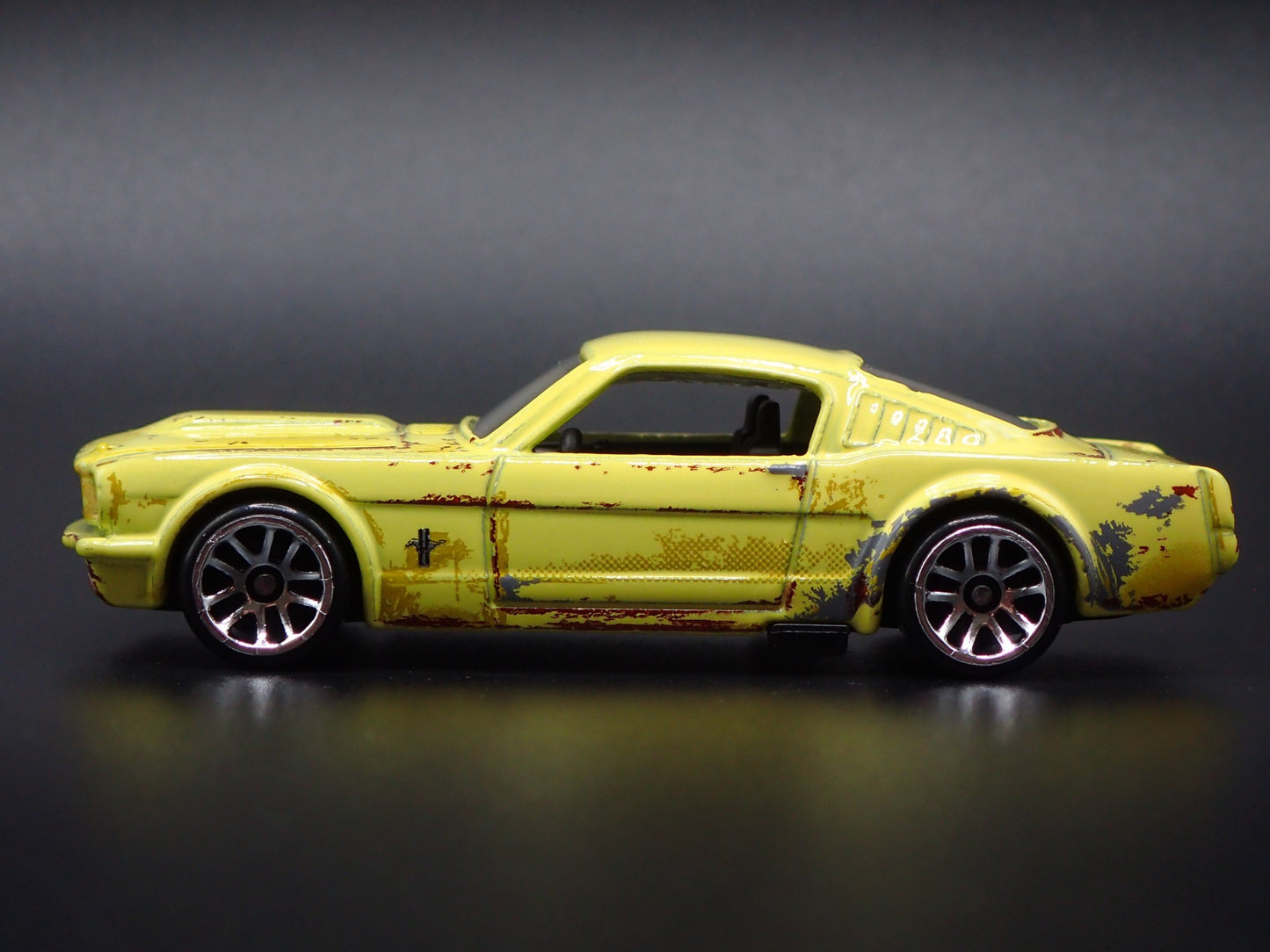 1965 65 FORD MUSTANG 2+2 FASTBACK BARN FIND 1:64 SCALE DIORAMA DIECAST MODEL CAR