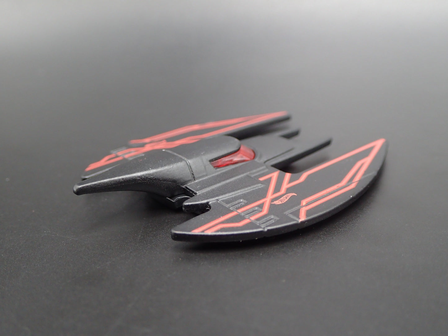 BATMAN ANIMATED SERIES BATMOBILE BATPLANE 1:64 SCALE DIORAMA DIECAST MODEL CAR