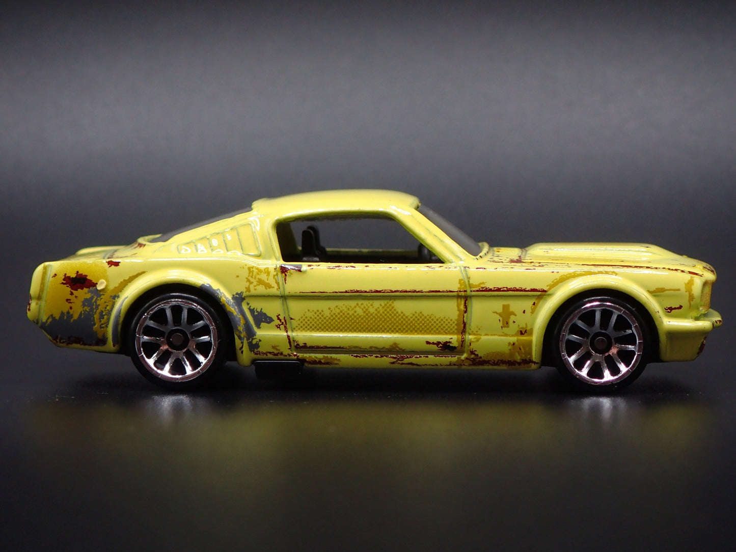 1965 65 FORD MUSTANG 2+2 FASTBACK BARN FIND 1:64 SCALE DIORAMA DIECAST MODEL CAR