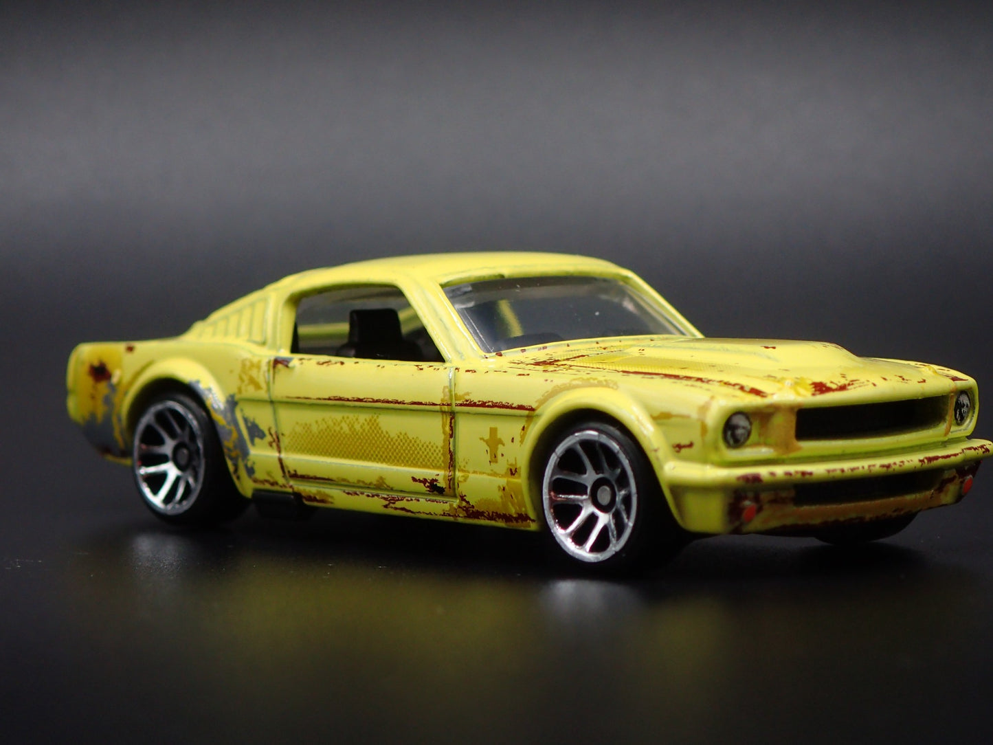 1965 65 FORD MUSTANG 2+2 FASTBACK BARN FIND 1:64 SCALE DIORAMA DIECAST MODEL CAR