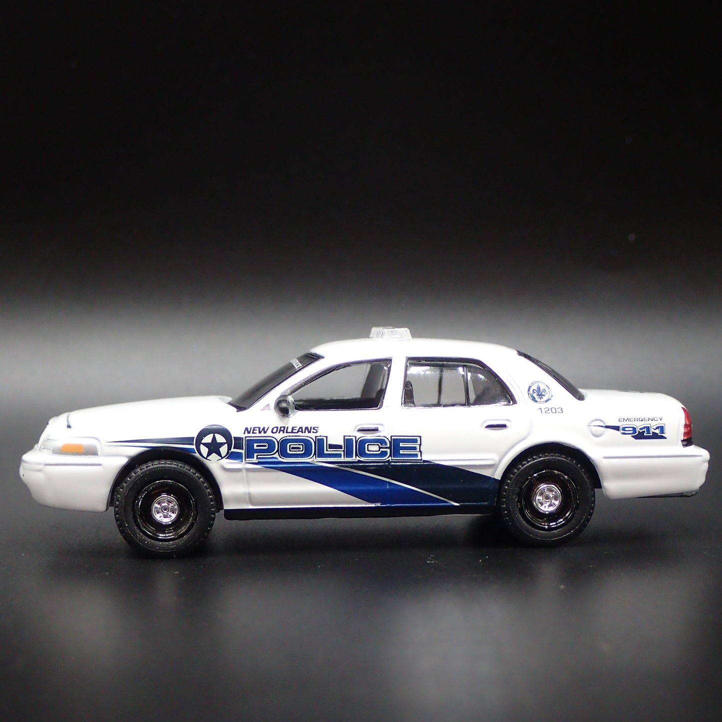 2006 06 FORD CROWN VICTORIA NEW ORLEANS LA POLICE 1:64 SCALE DIECAST MODEL CAR