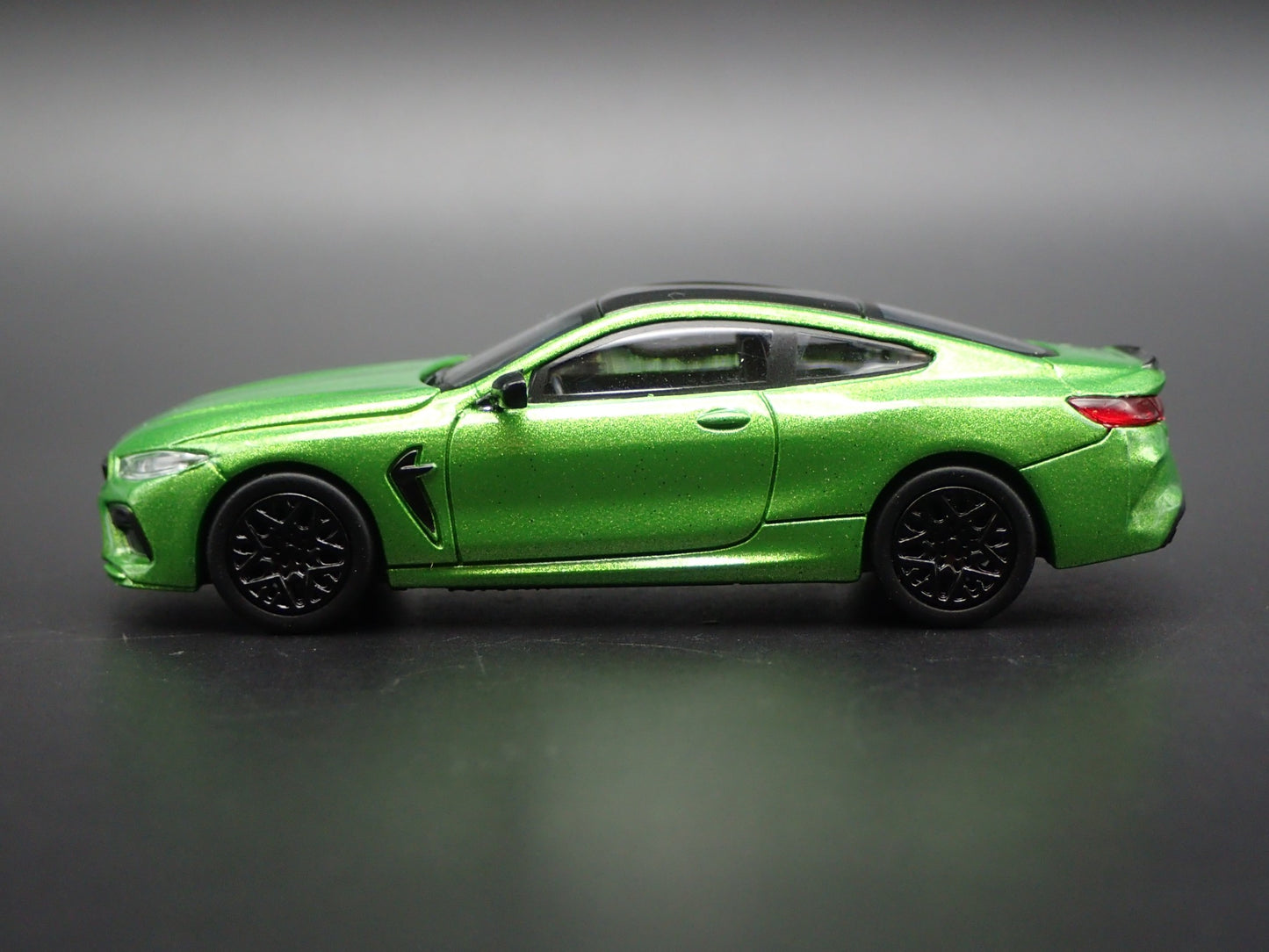2019-2025 BMW M8 COUPE GREEN 1:64 SCALE COLLECTIBLE DIORAMA DIECAST MODEL CAR