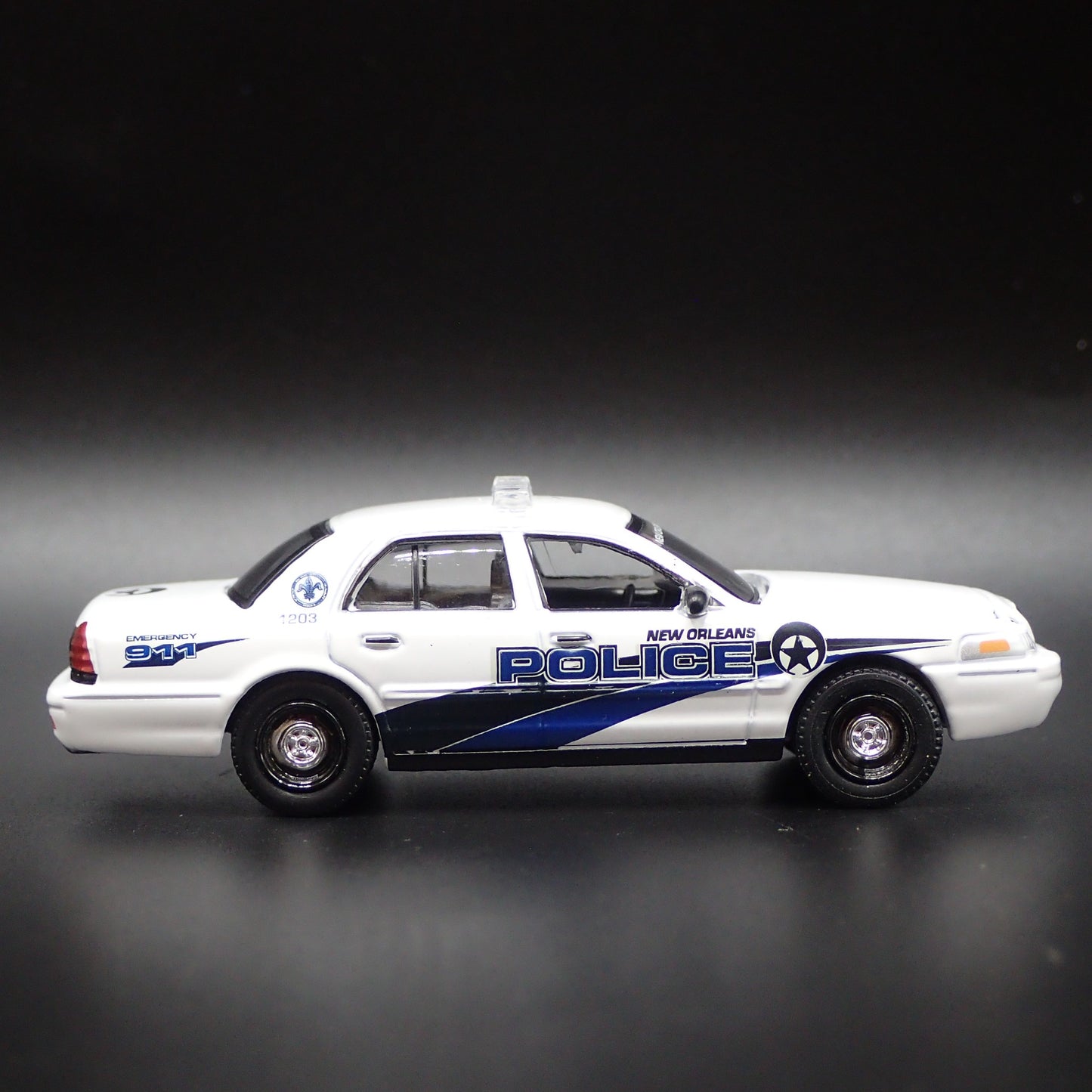 2006 06 FORD CROWN VICTORIA NEW ORLEANS LA POLICE 1:64 SCALE DIECAST MODEL CAR