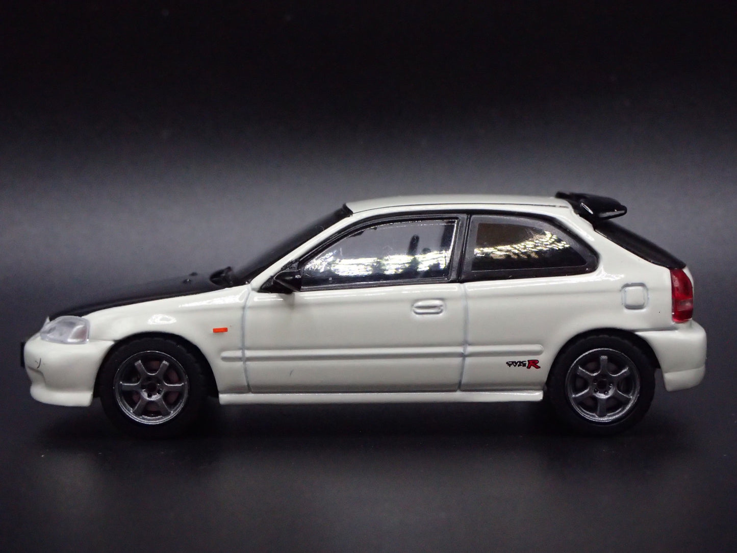 1996-2000 HONDA CIVIC TYPE R EK9 HATCHBACK 1/64 SCALE DIORAMA DIECAST MODEL CAR