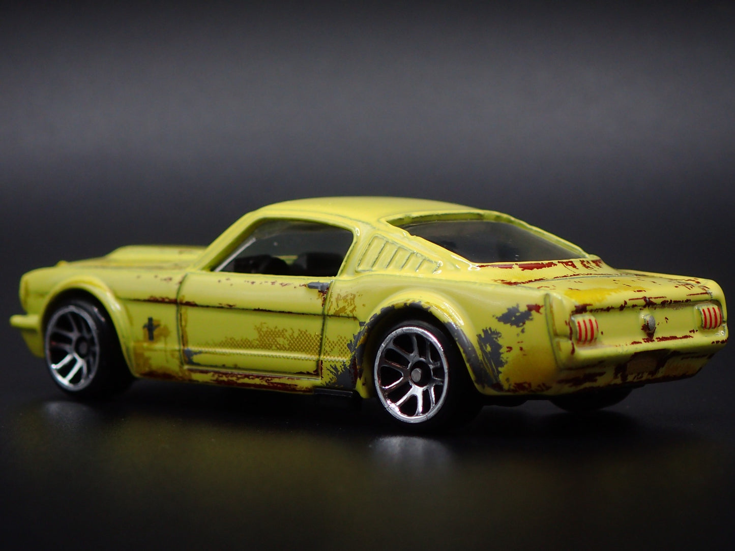 1965 65 FORD MUSTANG 2+2 FASTBACK BARN FIND 1:64 SCALE DIORAMA DIECAST MODEL CAR