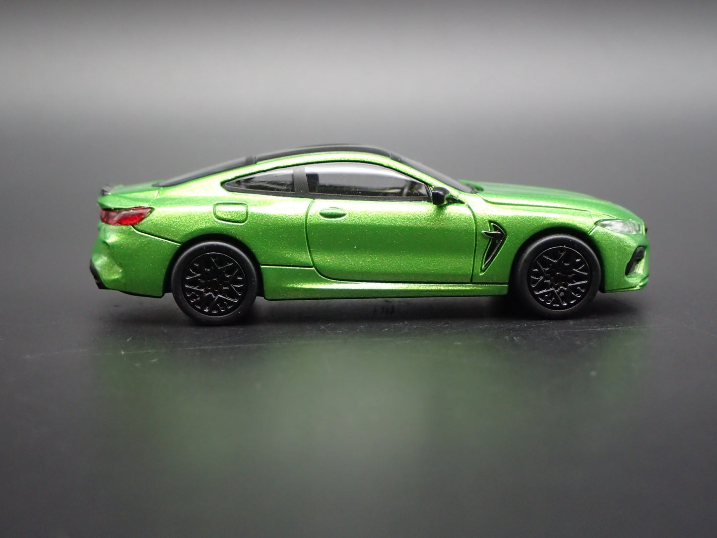 2019-2025 BMW M8 COUPE GREEN 1:64 SCALE COLLECTIBLE DIORAMA DIECAST MODEL CAR
