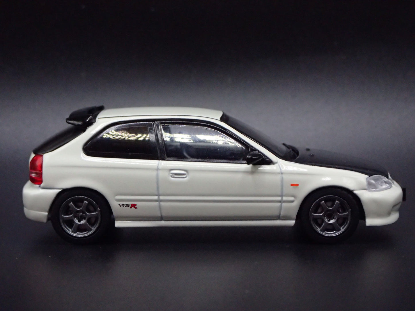 1996-2000 HONDA CIVIC TYPE R EK9 HATCHBACK 1/64 SCALE DIORAMA DIECAST MODEL CAR