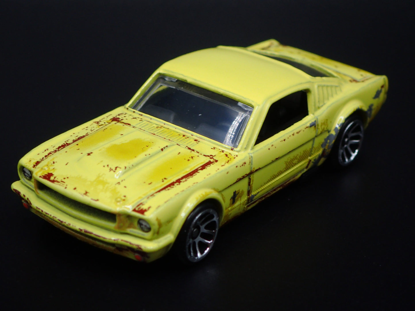 1965 65 FORD MUSTANG 2+2 FASTBACK BARN FIND 1:64 SCALE DIORAMA DIECAST MODEL CAR