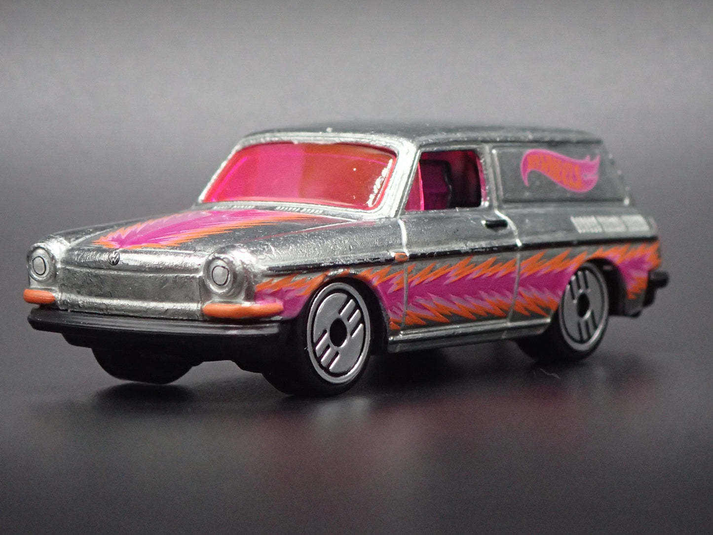 1961-1973 VW VOLKSWAGEN SQUAREBACK SILVER 1:64 SCALE DIORAMA DIECAST MODEL CAR