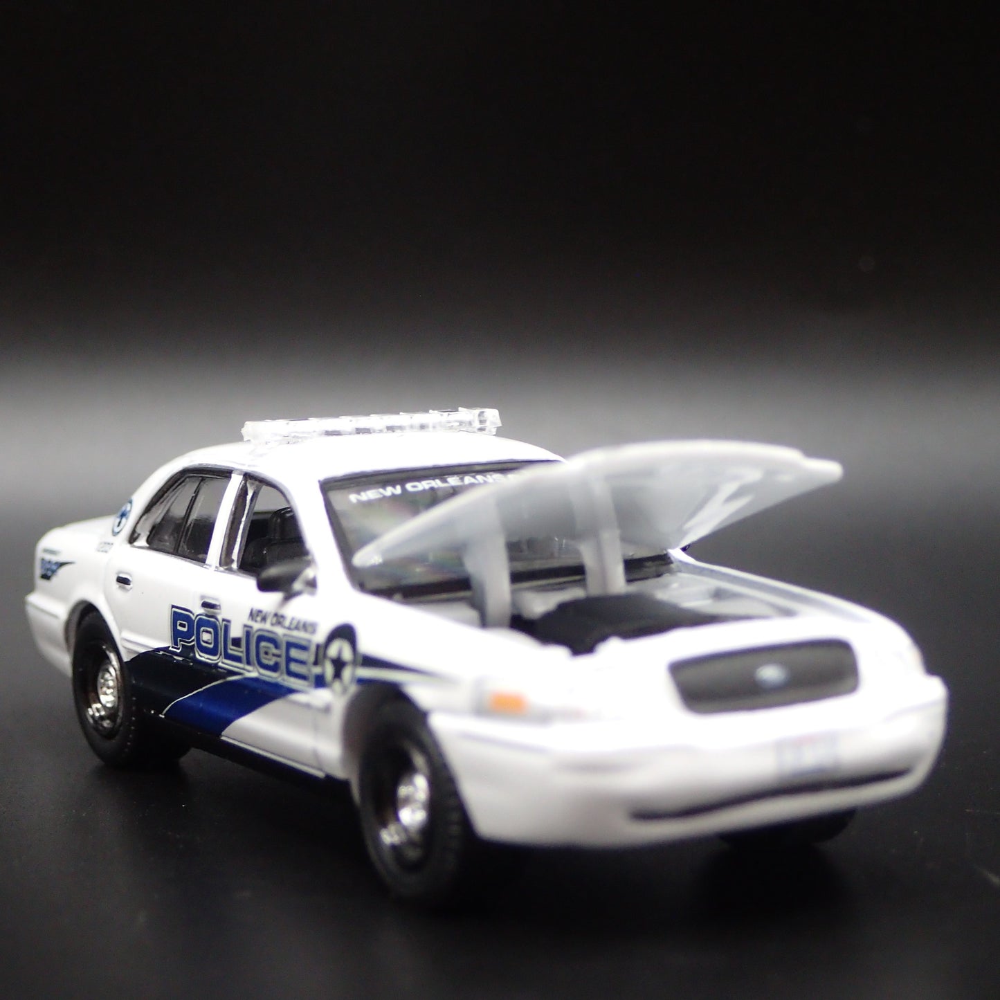 2006 06 FORD CROWN VICTORIA NEW ORLEANS LA POLICE 1:64 SCALE DIECAST MODEL CAR