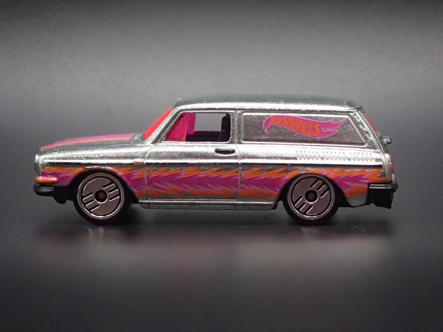 1961-1973 VW VOLKSWAGEN SQUAREBACK SILVER 1:64 SCALE DIORAMA DIECAST MODEL CAR