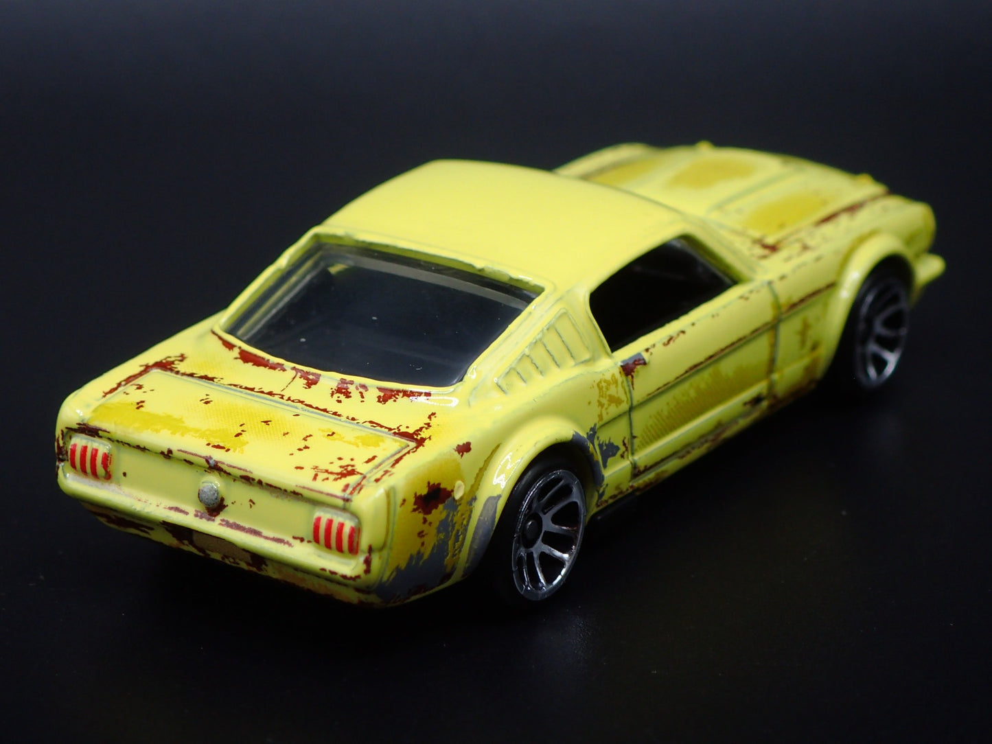 1965 65 FORD MUSTANG 2+2 FASTBACK BARN FIND 1:64 SCALE DIORAMA DIECAST MODEL CAR