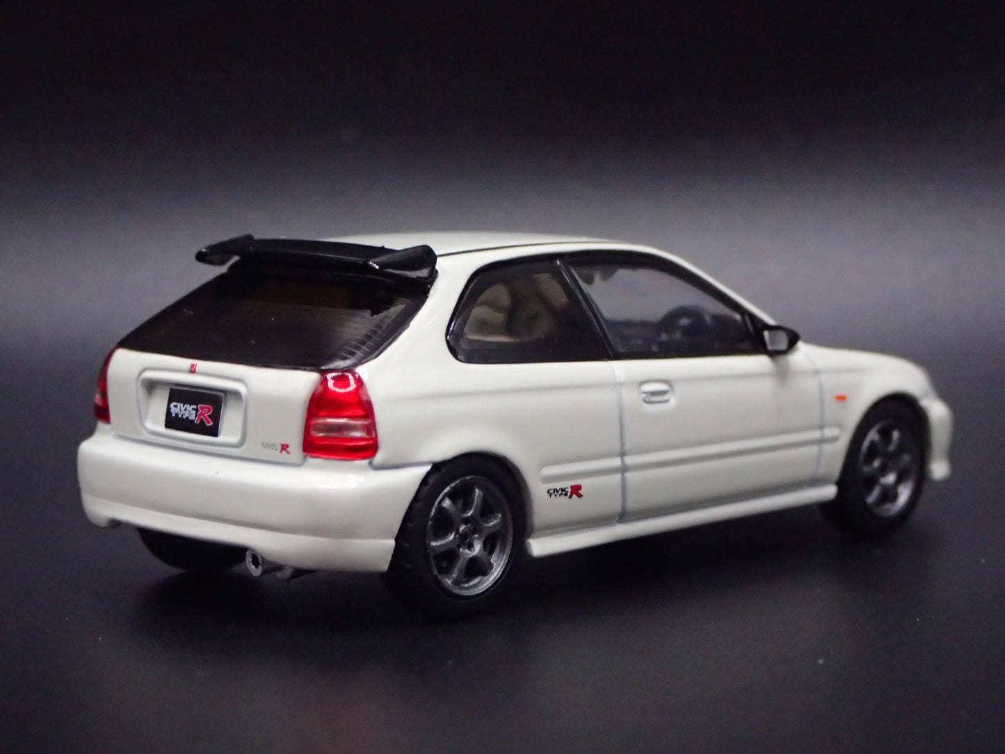 1996-2000 HONDA CIVIC TYPE R EK9 HATCHBACK 1/64 SCALE DIORAMA DIECAST MODEL CAR