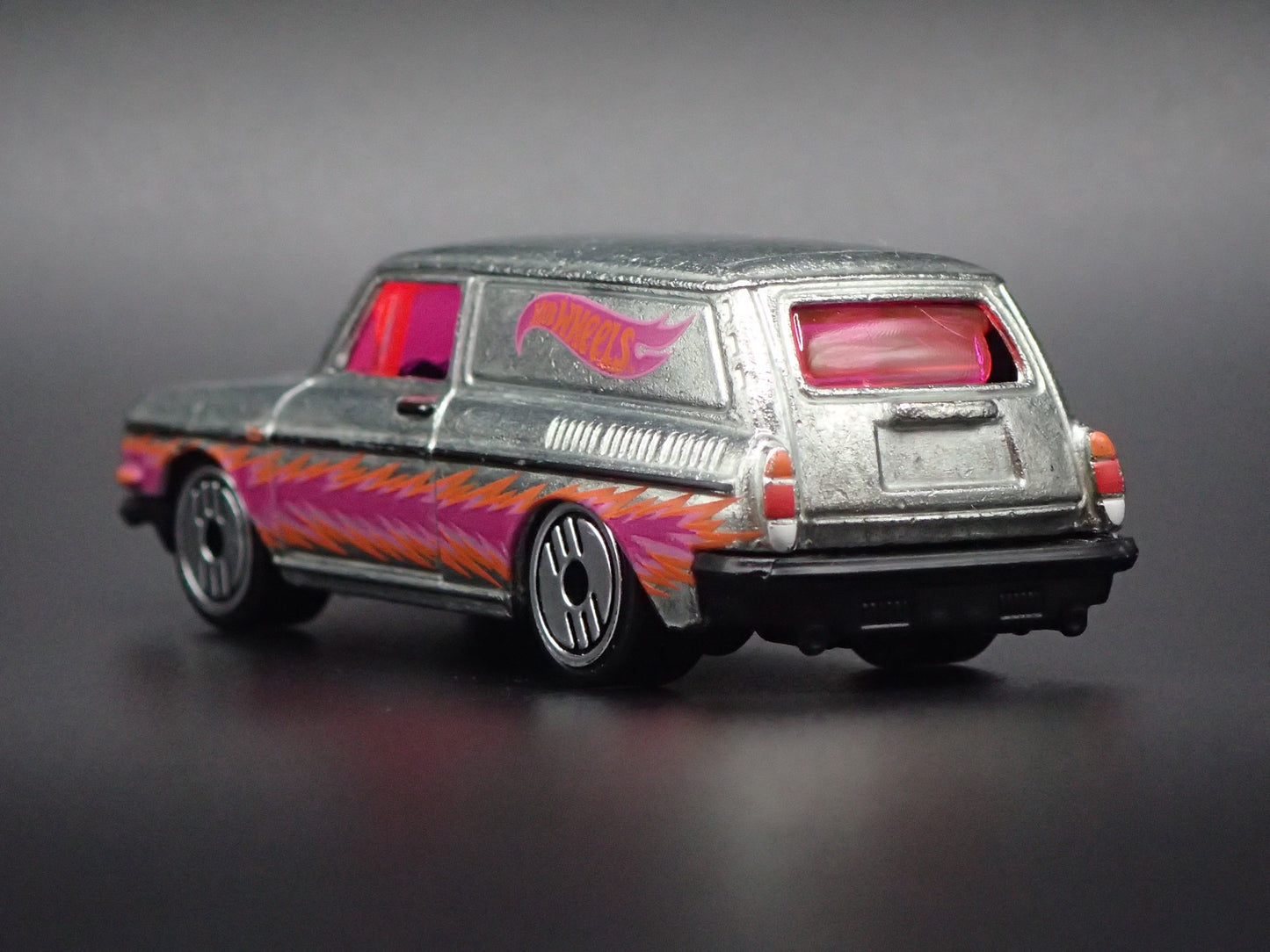 1961-1973 VW VOLKSWAGEN SQUAREBACK SILVER 1:64 SCALE DIORAMA DIECAST MODEL CAR
