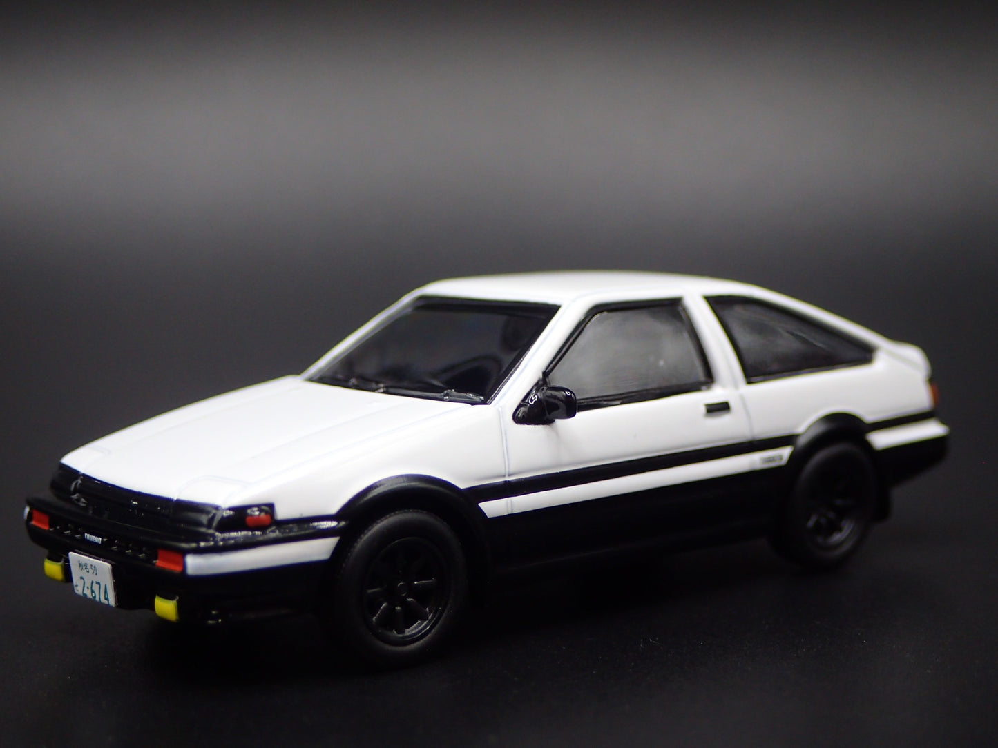 1983-1987 TOYOTA AE86 SPRINTER TRUENO INITIAL D 1/64 SCALE DIECAST MODEL CAR