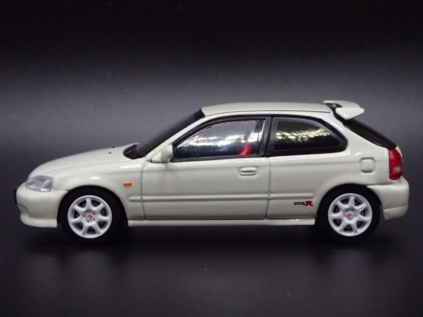1996-2000 HONDA CIVIC TYPE R EK9 HATCHBACK 1/64 SCALE DIORAMA DIECAST MODEL CAR