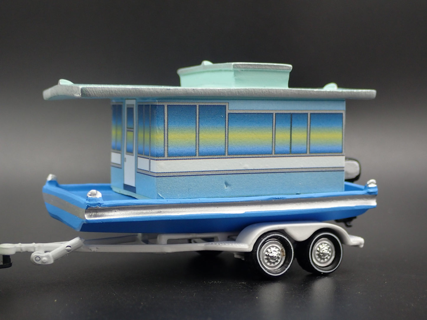 VINTAGE HOUSEBOAT ON TRAILER RARE 1/64 SCALE POLYRESIN DIORAMA PROP MODEL BOAT