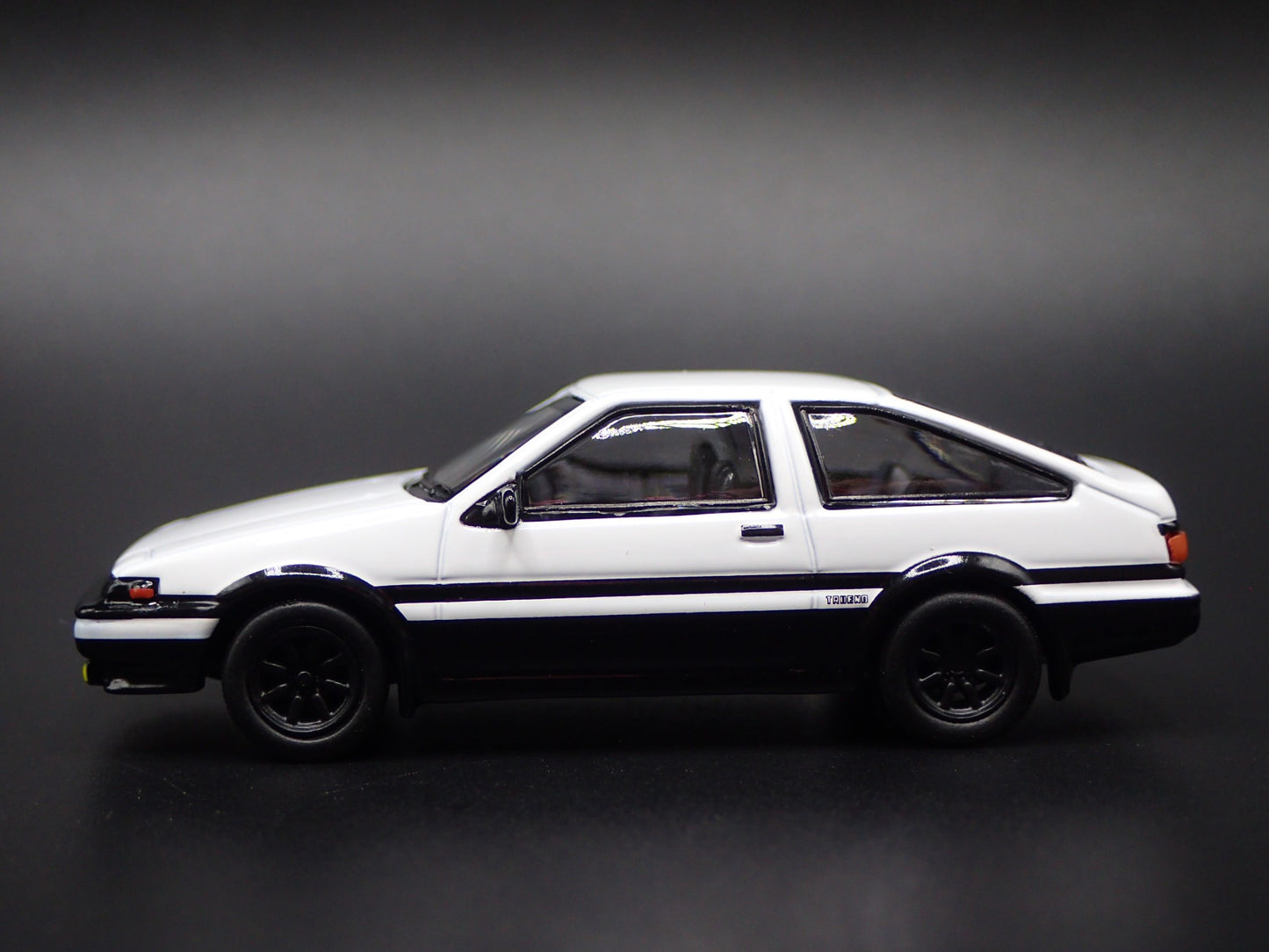 1983-1987 TOYOTA AE86 SPRINTER TRUENO INITIAL D 1/64 SCALE DIECAST MODEL CAR