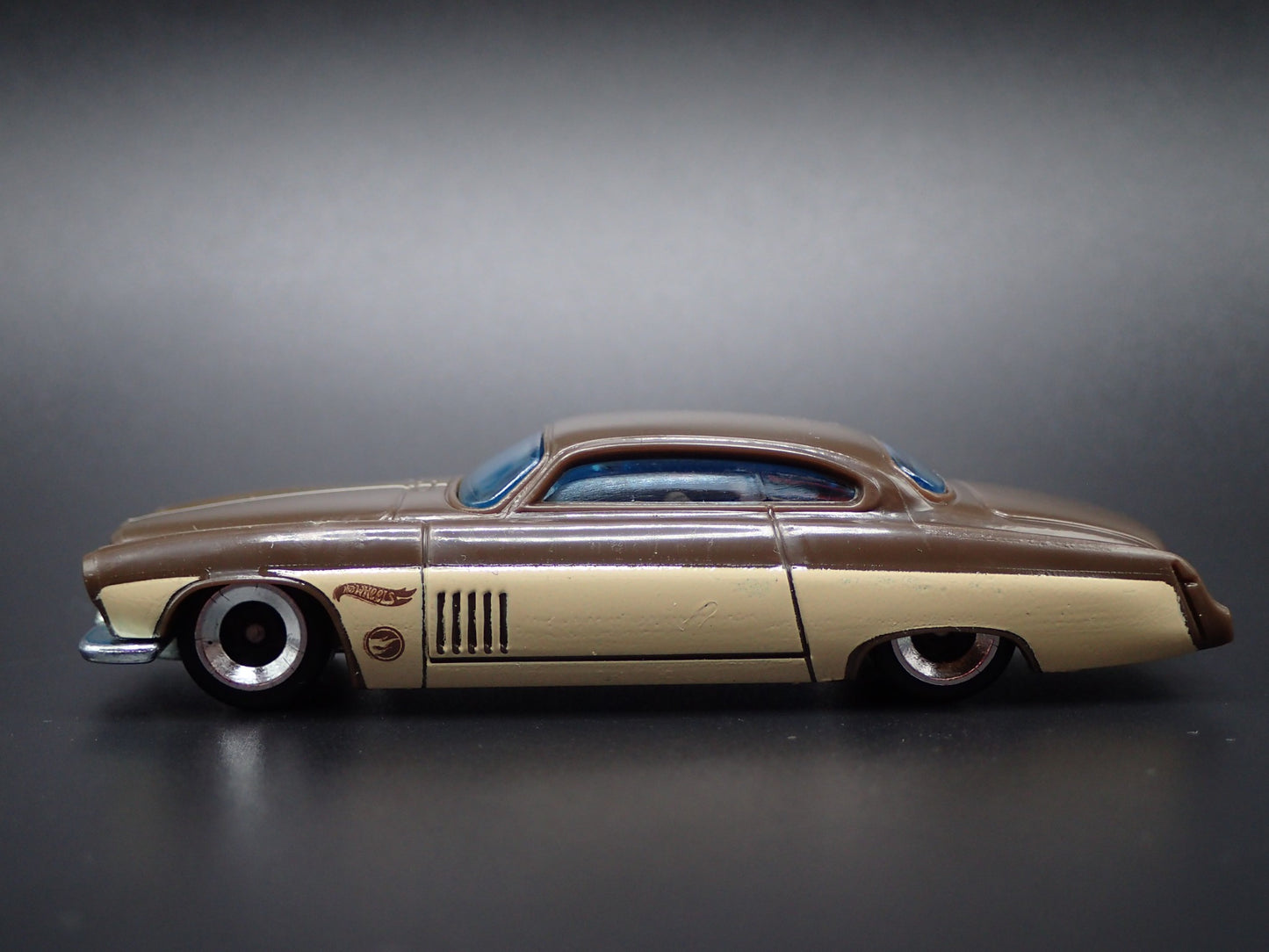 1961-1970 JAGUAR MARK X CUSTOM 2 TWO DOOR BROWN 1:64 SCALE DIECAST MODEL CAR