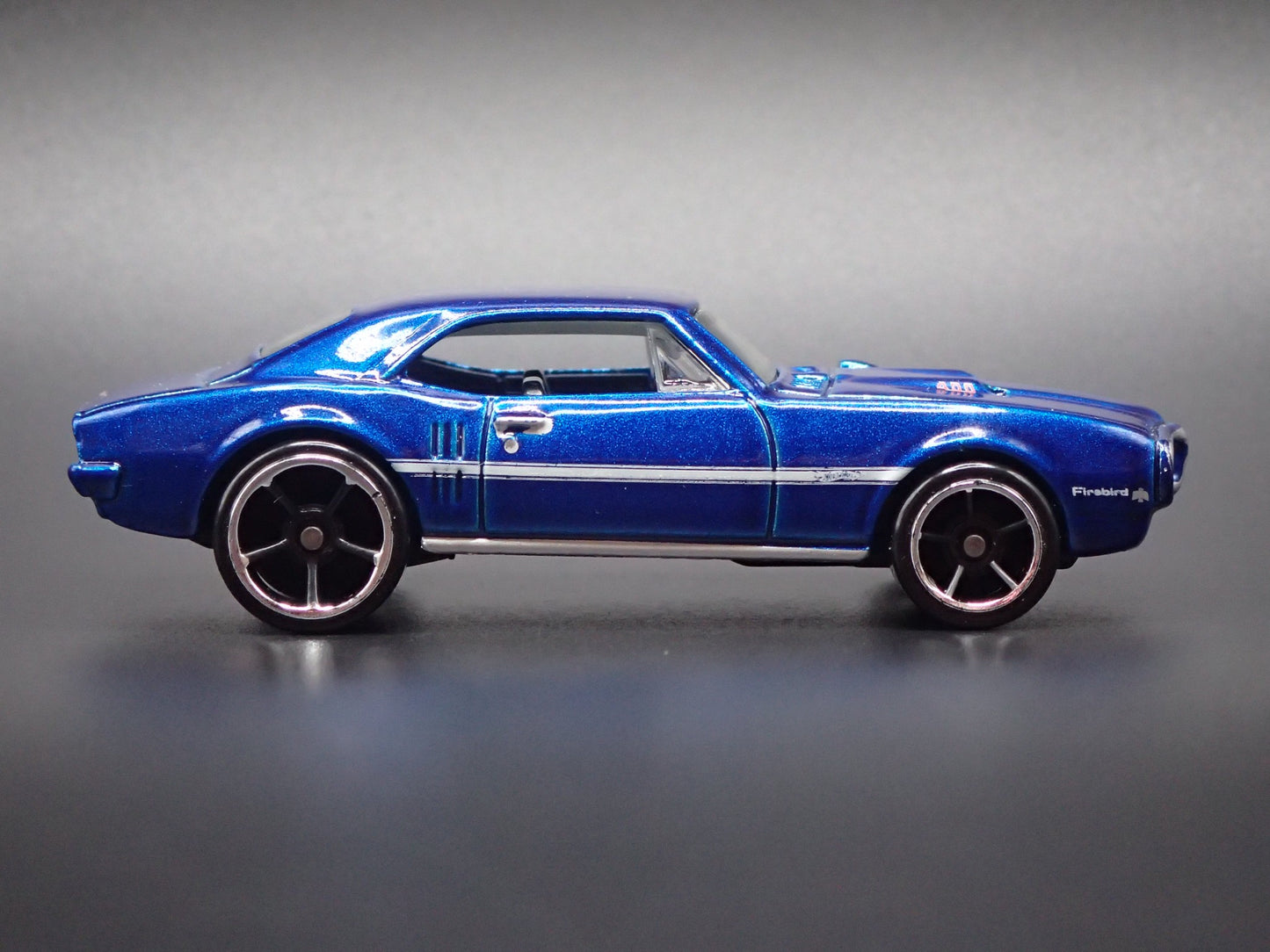 1967 67 PONTIAC FIREBIRD 400 1/64 SCALE COLLECTIBLE DIORAMA DIECAST MODEL CAR