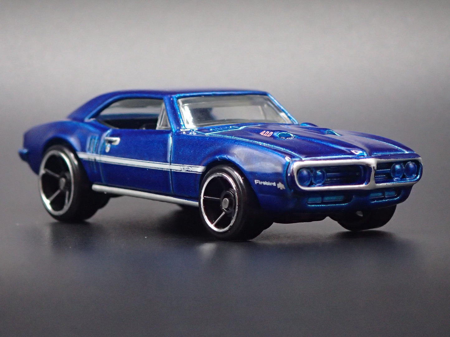 1967 67 PONTIAC FIREBIRD 400 1/64 SCALE COLLECTIBLE DIORAMA DIECAST MODEL CAR