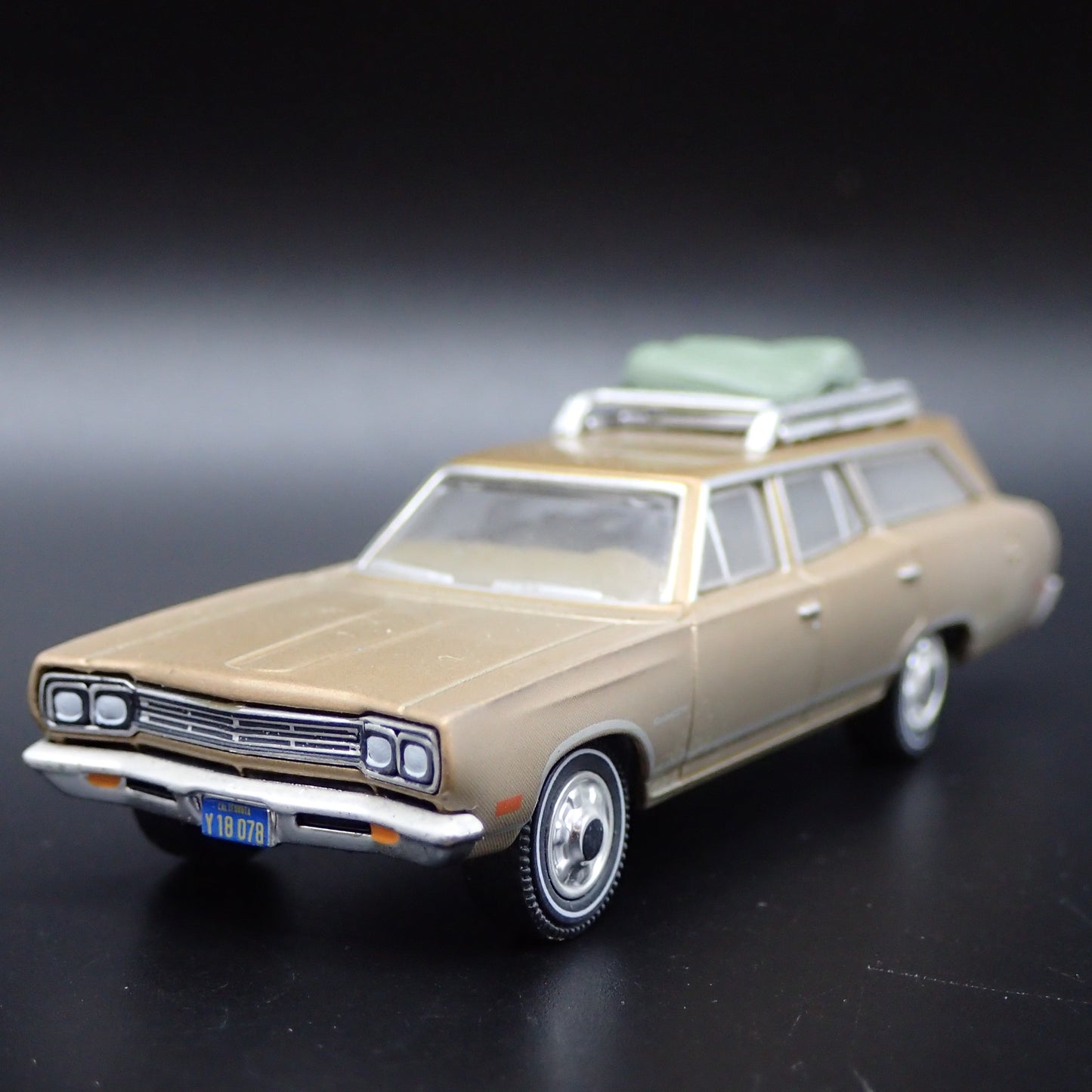 1969 69 PLYMOUTH SATELLITE STATION WAGON w/ HITCH 1:64 SCALE DIECAST MODEL CAR