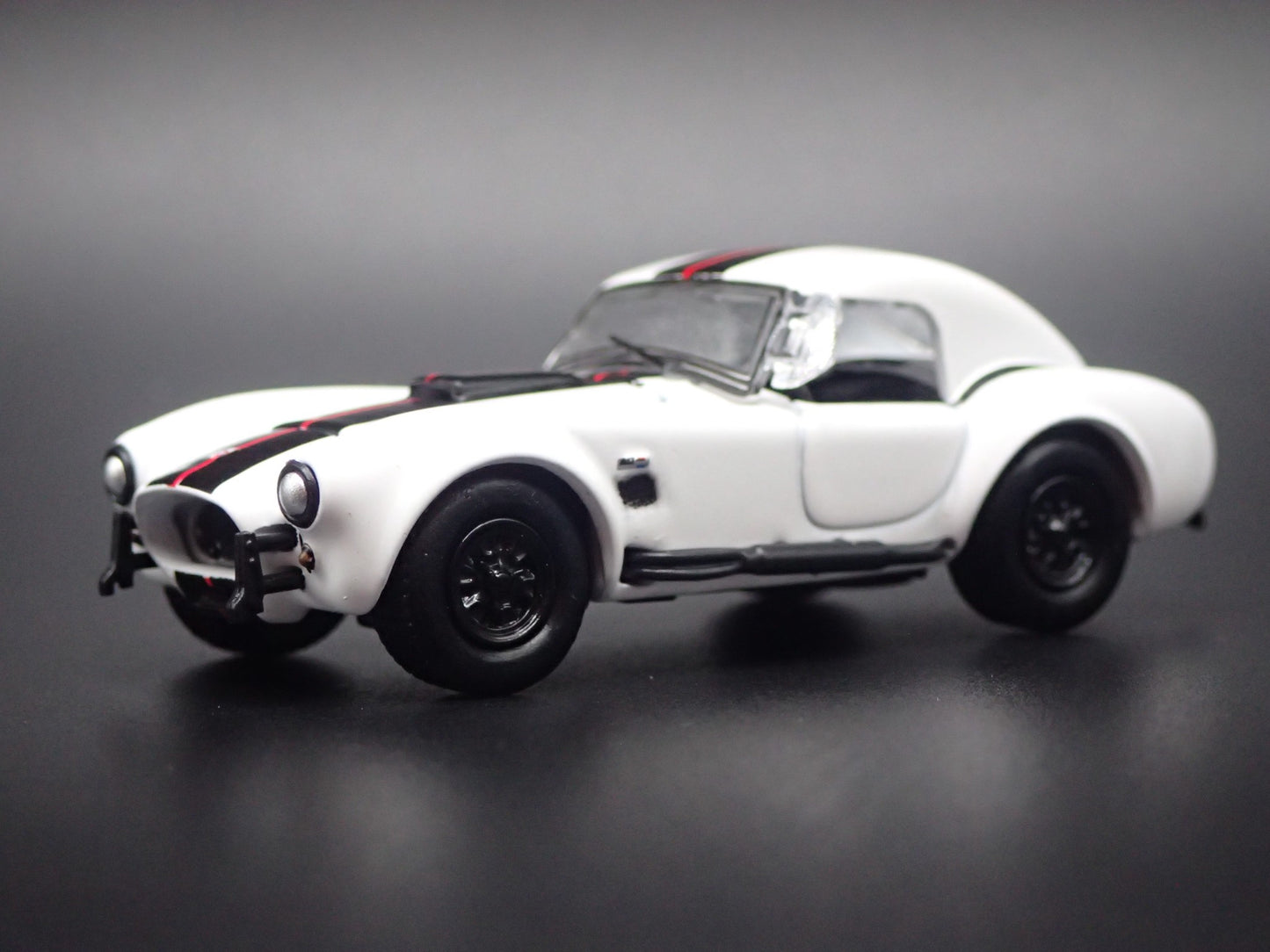 1965 65 SHELBY COBRA 427 S/C WHITE 1:64 SCALE COLLECTIBLE DIECAST MODEL CAR
