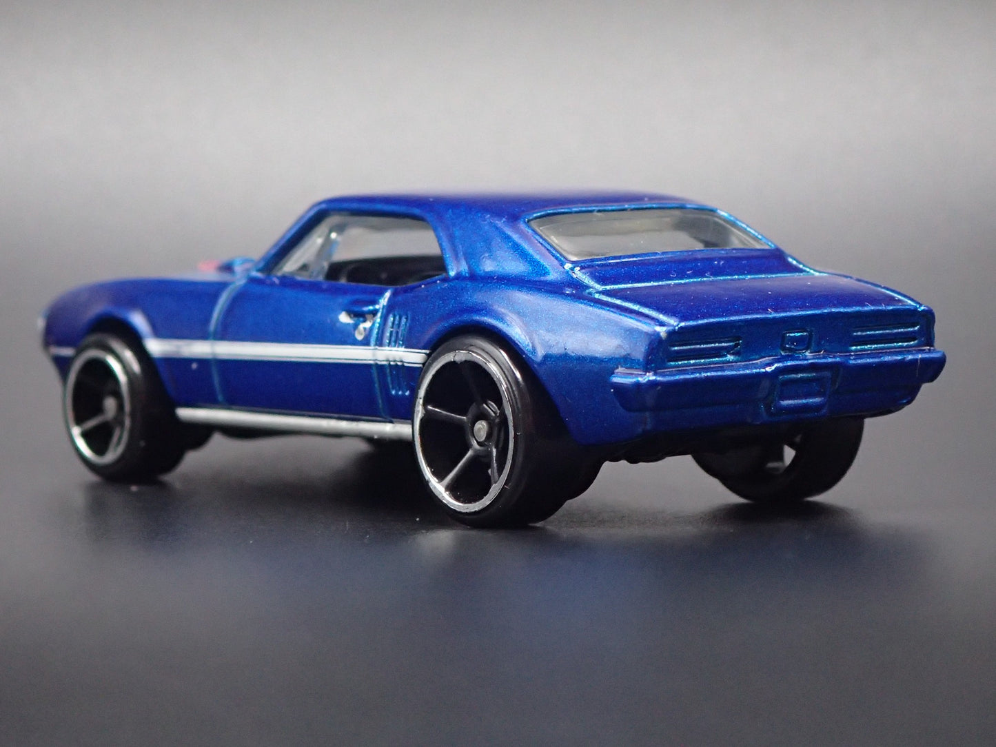 1967 67 PONTIAC FIREBIRD 400 1/64 SCALE COLLECTIBLE DIORAMA DIECAST MODEL CAR