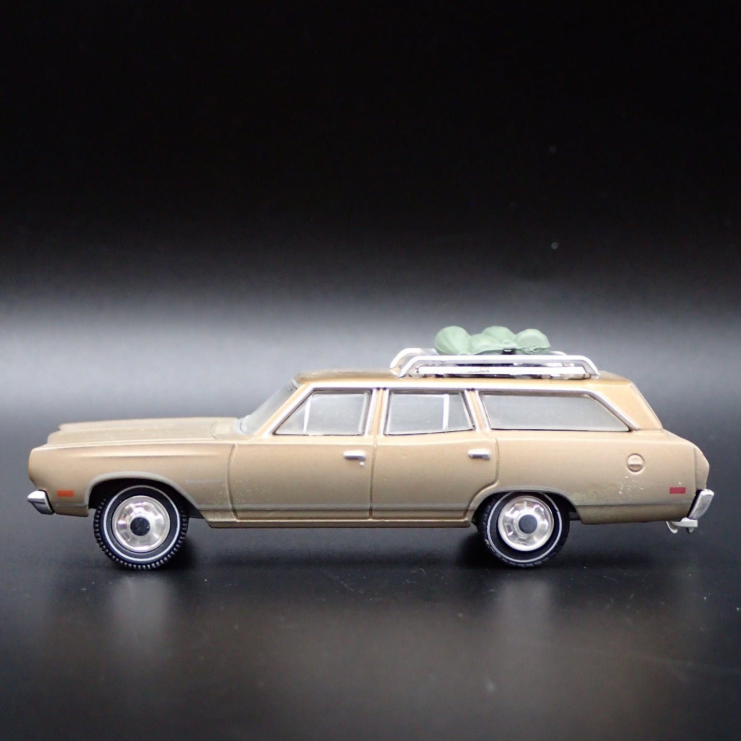 1969 69 PLYMOUTH SATELLITE STATION WAGON w/ HITCH 1:64 SCALE DIECAST MODEL CAR
