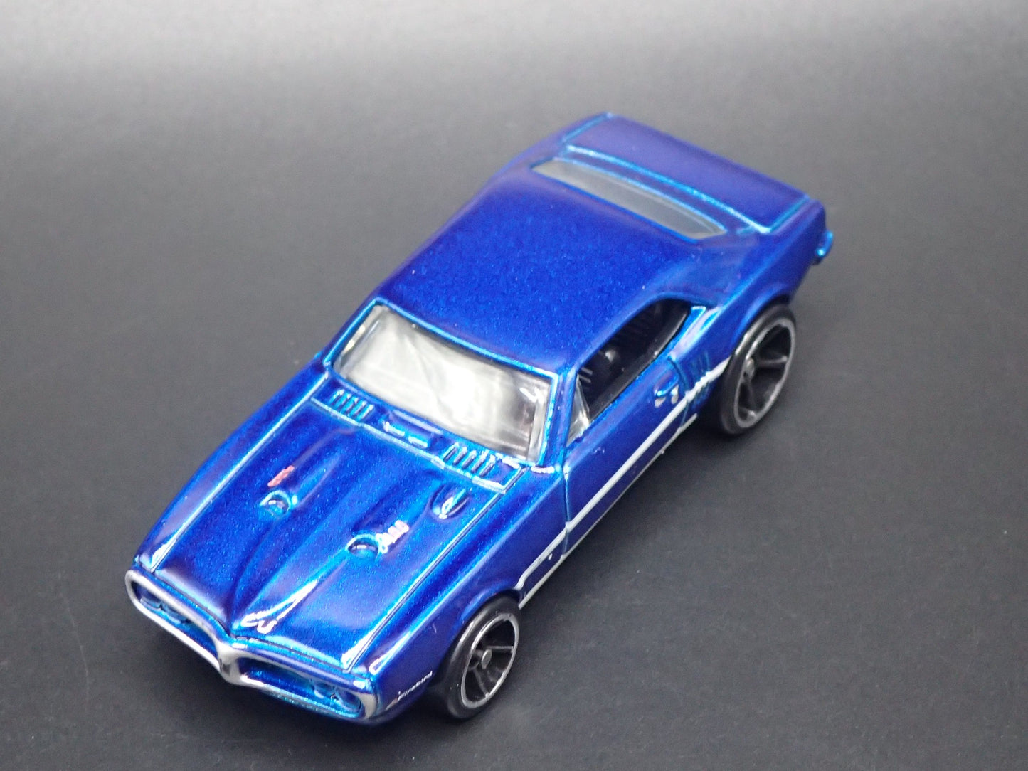 1967 67 PONTIAC FIREBIRD 400 1/64 SCALE COLLECTIBLE DIORAMA DIECAST MODEL CAR