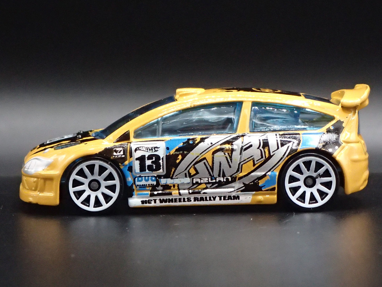 2007-2010 CITROEN C4 RALLY 1:64 SCALE COLLECTIBLE DIORAMA DIECAST MODEL CAR