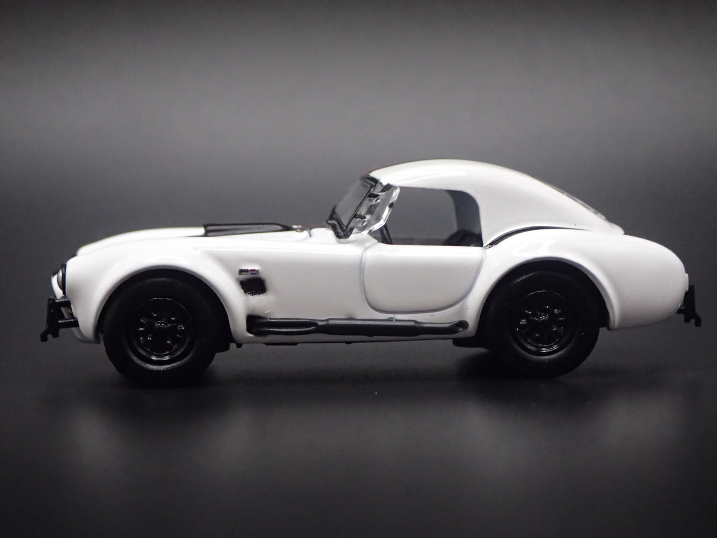 1965 65 SHELBY COBRA 427 S/C WHITE 1:64 SCALE COLLECTIBLE DIECAST MODEL CAR