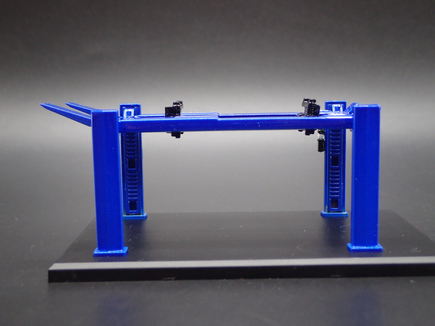1:64 SCALE AUTO SHOP MECHANIC GARAGE 4 POST CAR LIFT DIORAMA MODEL DIECAST PROP