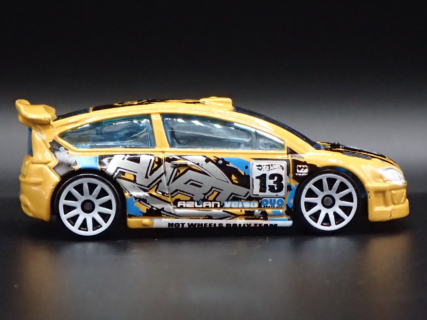 2007-2010 CITROEN C4 RALLY 1:64 SCALE COLLECTIBLE DIORAMA DIECAST MODEL CAR