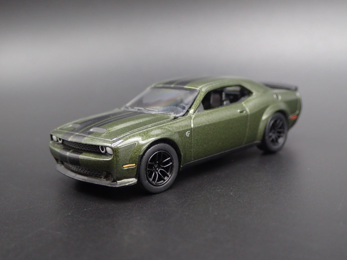2019 19 DODGE CHALLENGER SRT HELLCAT RARE 1/64 SCALE DIORAMA DIECAST MODEL CAR-Burning Rubber Toy Company