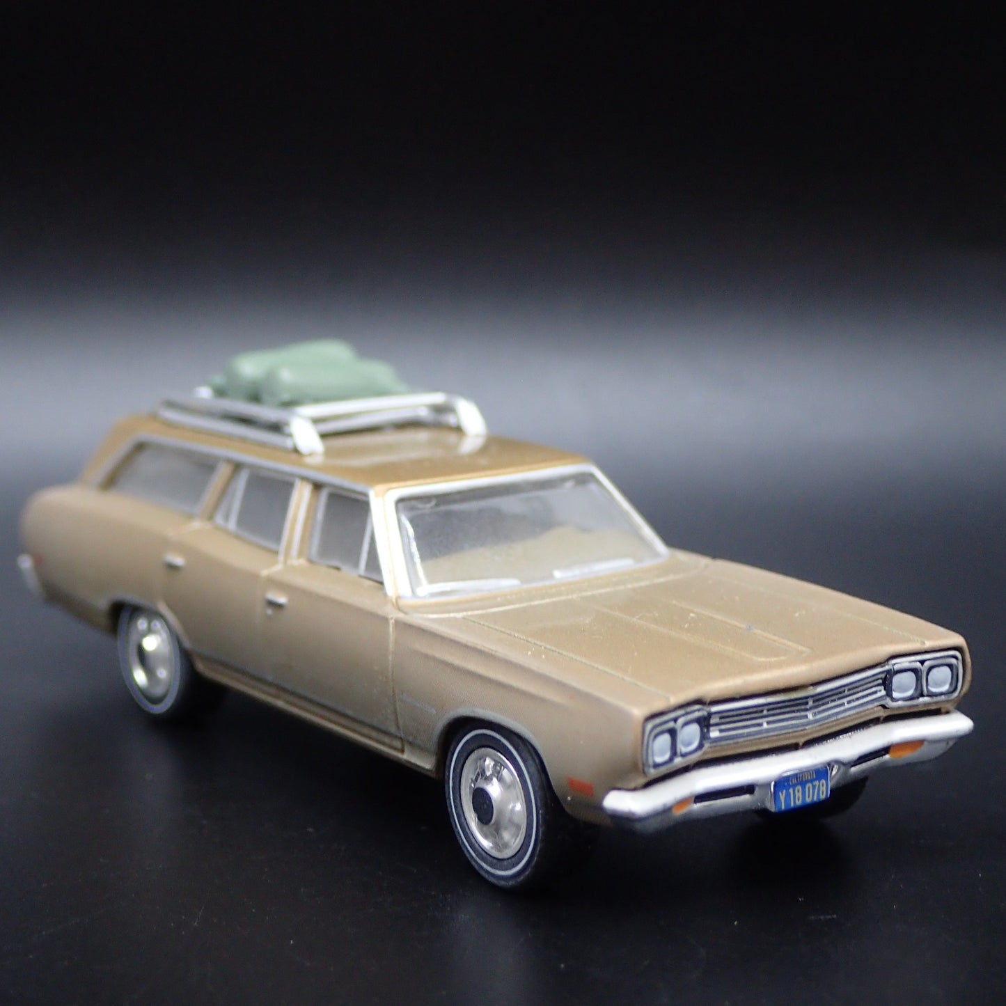 1969 69 PLYMOUTH SATELLITE STATION WAGON w/ HITCH 1:64 SCALE DIECAST MODEL CAR