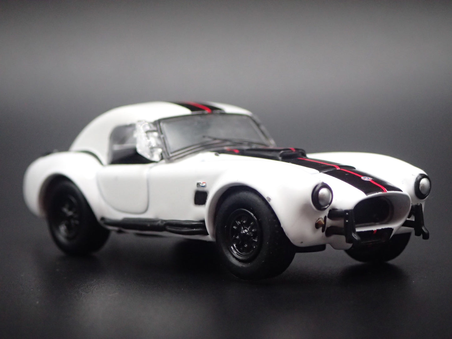 1965 65 SHELBY COBRA 427 S/C WHITE 1:64 SCALE COLLECTIBLE DIECAST MODEL CAR
