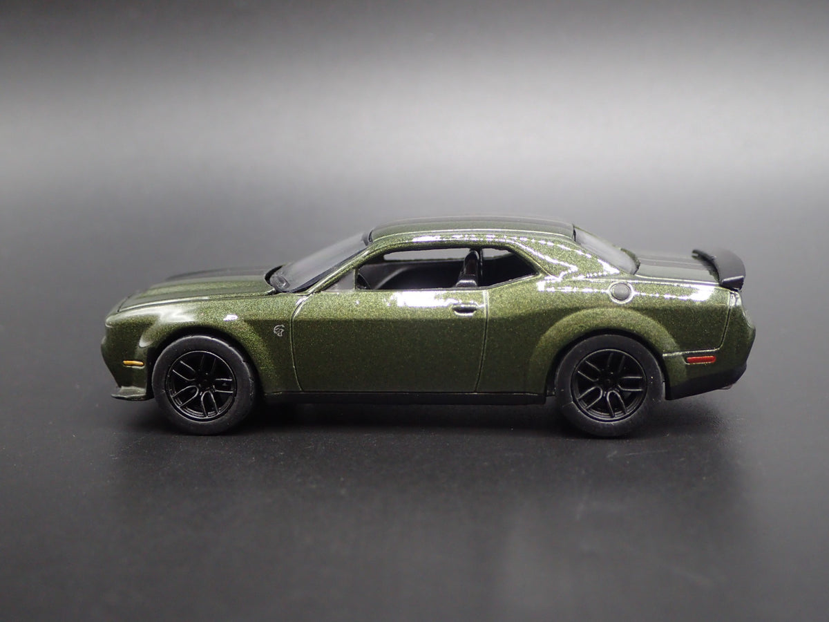 2019 19 DODGE CHALLENGER SRT HELLCAT RARE 1/64 SCALE DIORAMA DIECAST MODEL CAR-Burning Rubber Toy Company