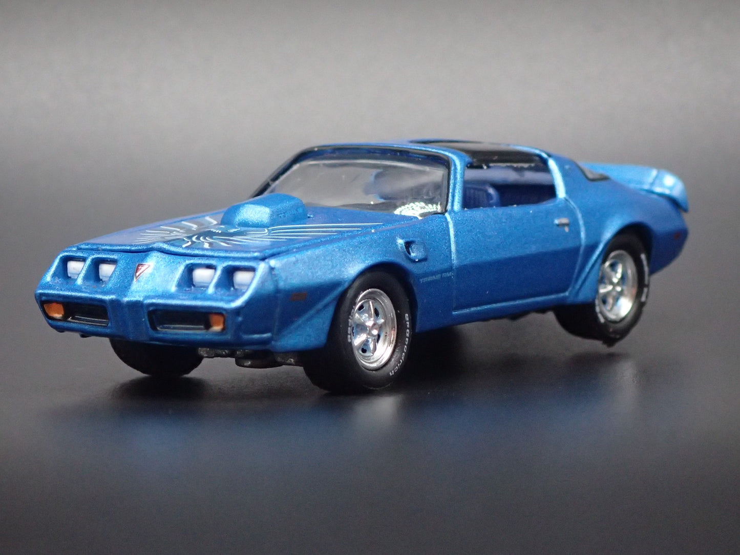 1981 81 PONTIAC FIREBIRD TRANS AM T/A TURBO 1/64 SCALE DIORAMA DIECAST MODEL CAR