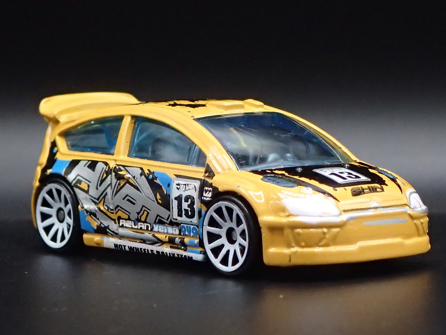 2007-2010 CITROEN C4 RALLY 1:64 SCALE COLLECTIBLE DIORAMA DIECAST MODEL CAR