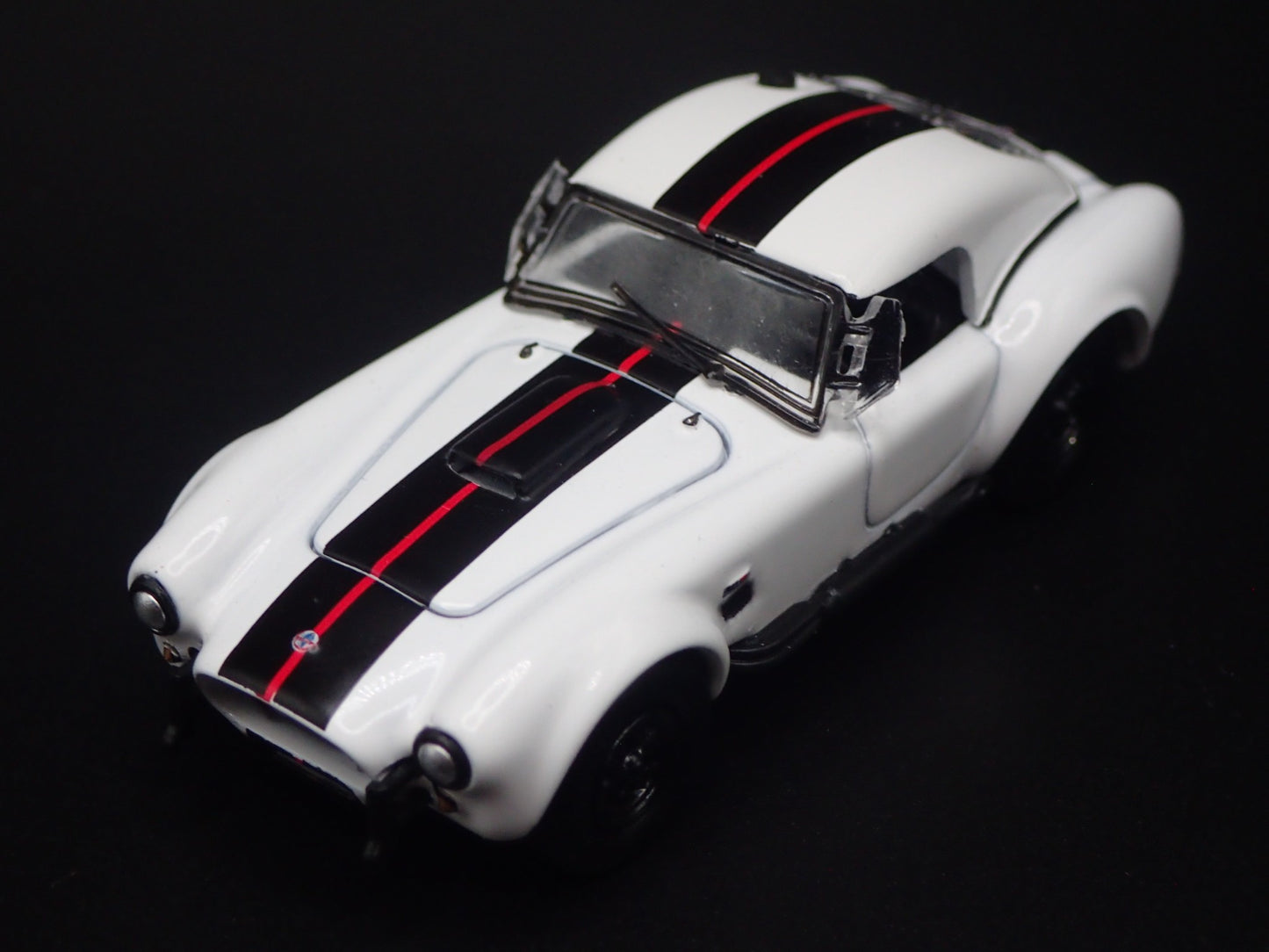 1965 65 SHELBY COBRA 427 S/C WHITE 1:64 SCALE COLLECTIBLE DIECAST MODEL CAR