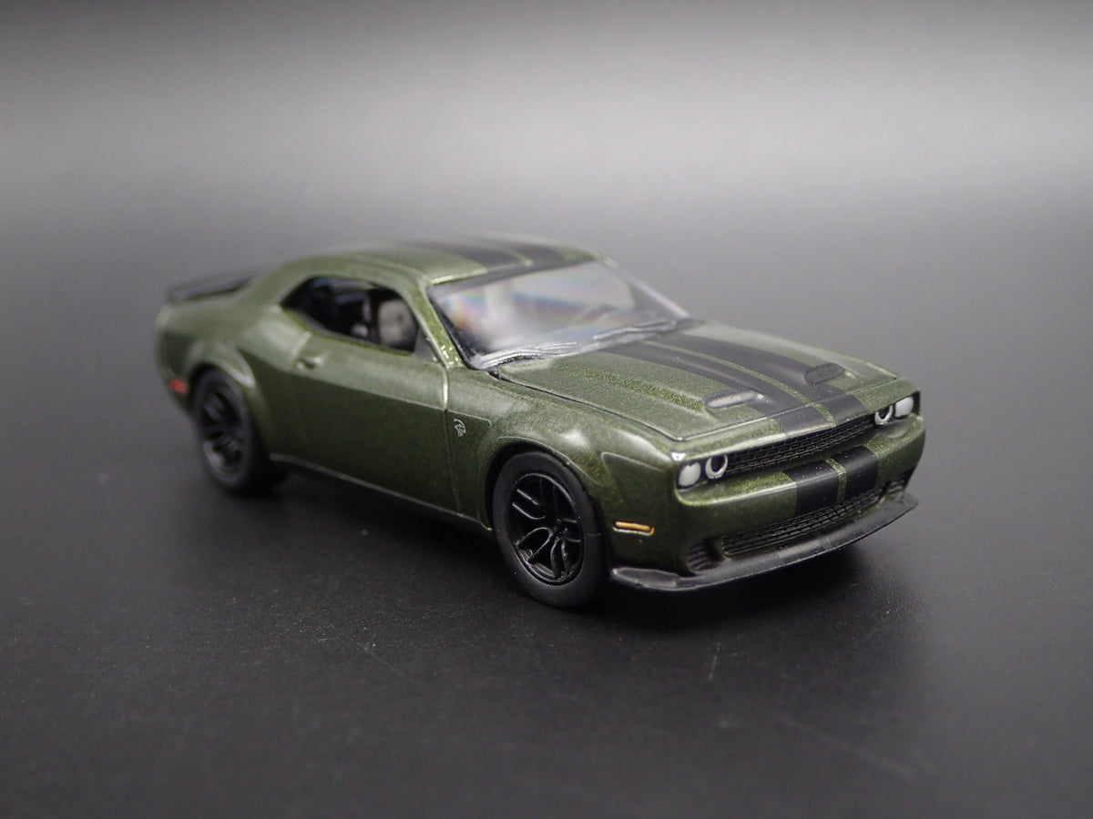 2019 19 DODGE CHALLENGER SRT HELLCAT RARE 1/64 SCALE DIORAMA DIECAST MODEL CAR-Burning Rubber Toy Company