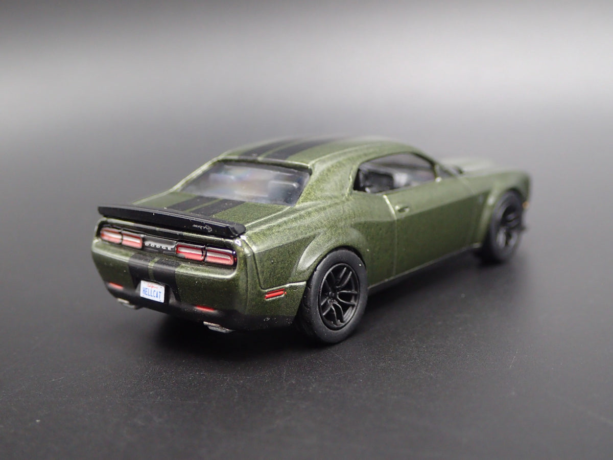 2019 19 DODGE CHALLENGER SRT HELLCAT RARE 1/64 SCALE DIORAMA DIECAST MODEL CAR-Burning Rubber Toy Company
