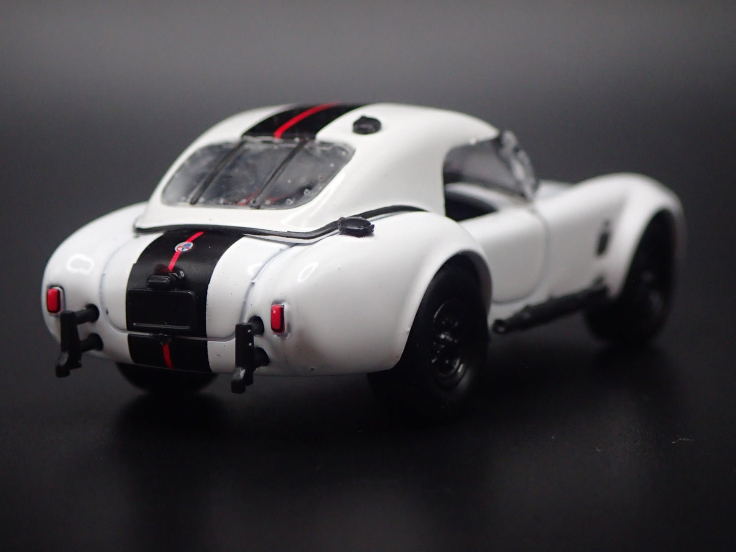 1965 65 SHELBY COBRA 427 S/C WHITE 1:64 SCALE COLLECTIBLE DIECAST MODEL CAR