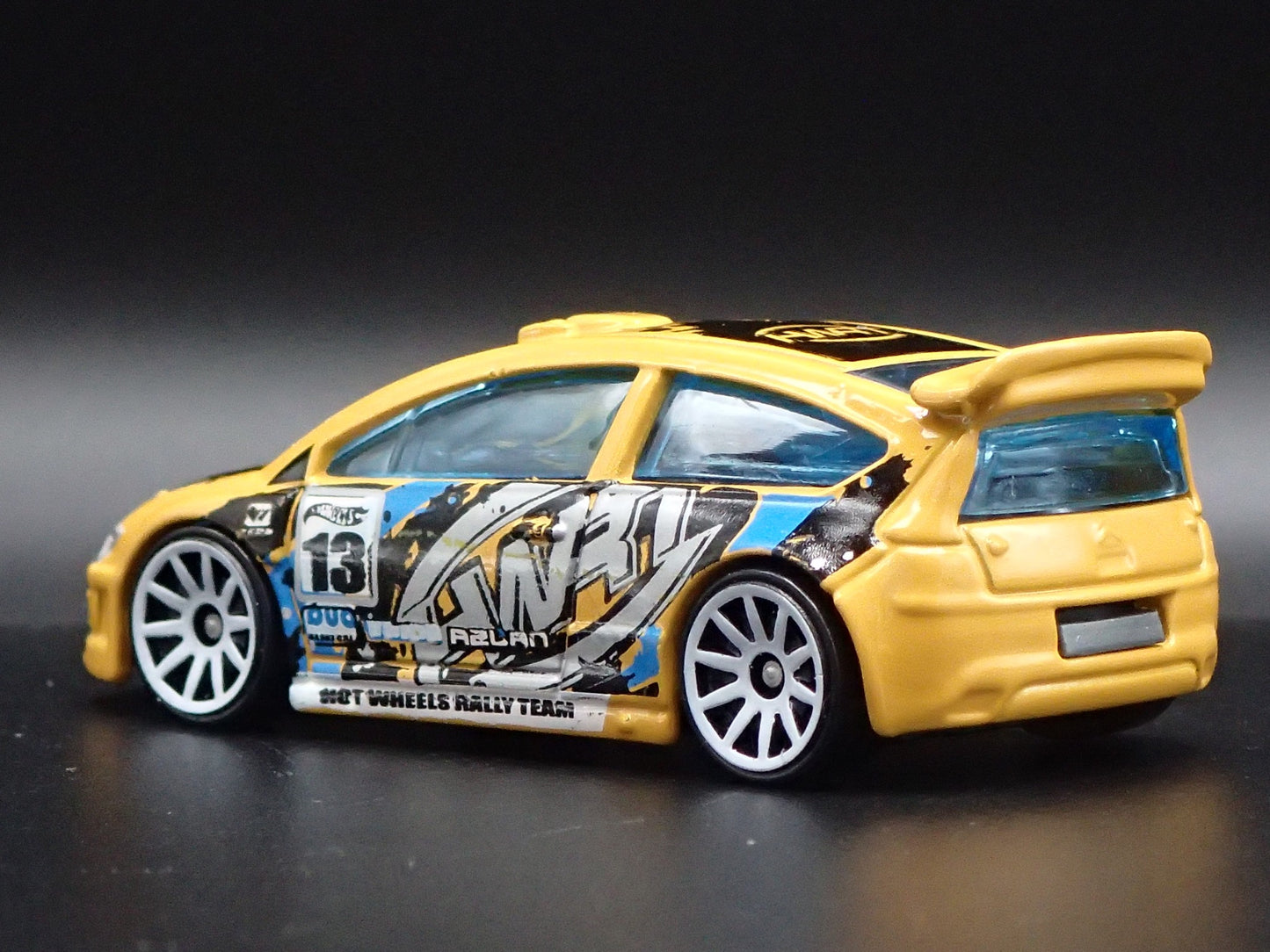 2007-2010 CITROEN C4 RALLY 1:64 SCALE COLLECTIBLE DIORAMA DIECAST MODEL CAR