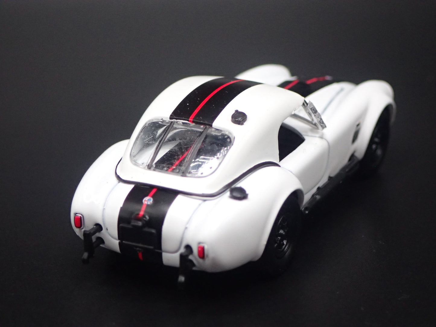 1965 65 SHELBY COBRA 427 S/C WHITE 1:64 SCALE COLLECTIBLE DIECAST MODEL CAR