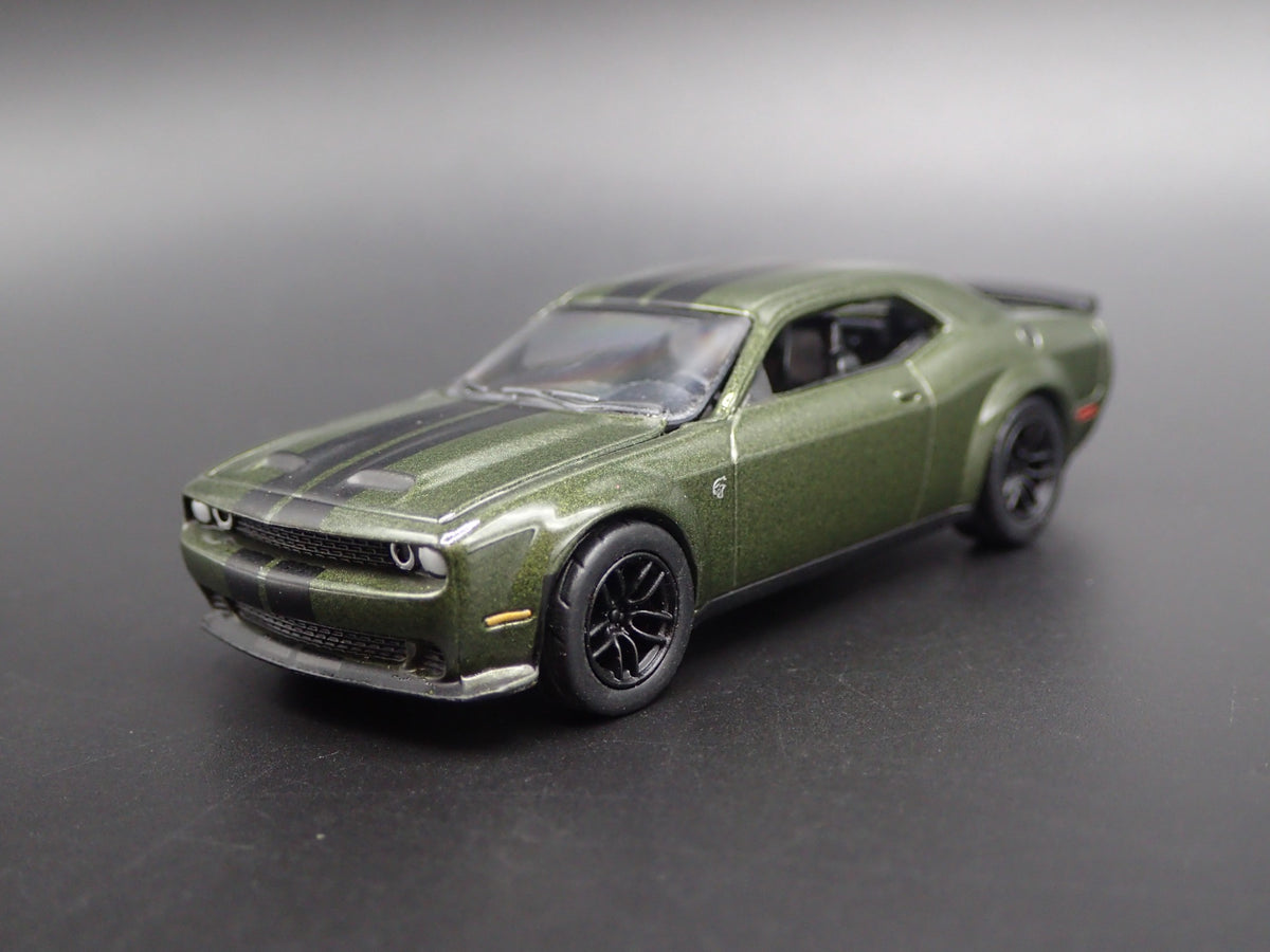 2019 19 DODGE CHALLENGER SRT HELLCAT RARE 1/64 SCALE DIORAMA DIECAST MODEL CAR-Burning Rubber Toy Company