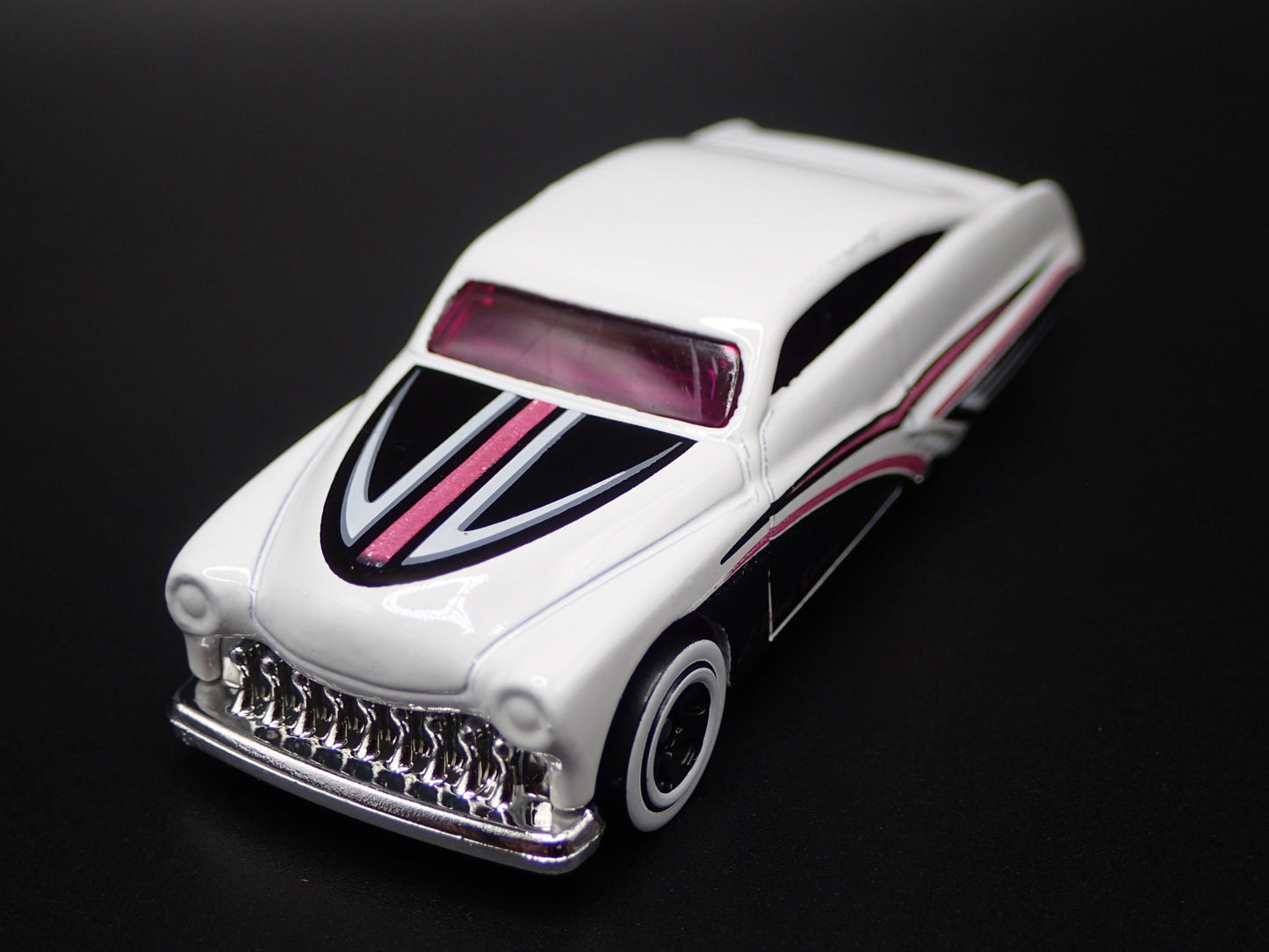 1951 51 MERC MERCURY PURPLE PASSION WHITE 1:64 SCALE DIORAMA DIECAST MODEL CAR